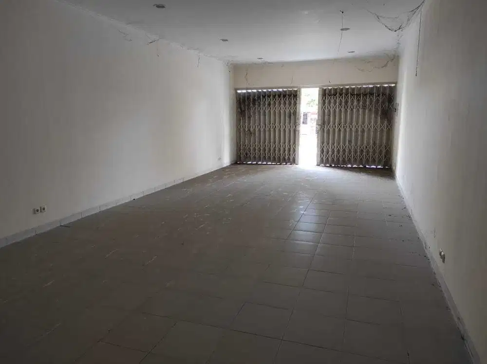 Sewa Ruko Kawasan Sangat Ramai, Strategis, Bangunan Luas