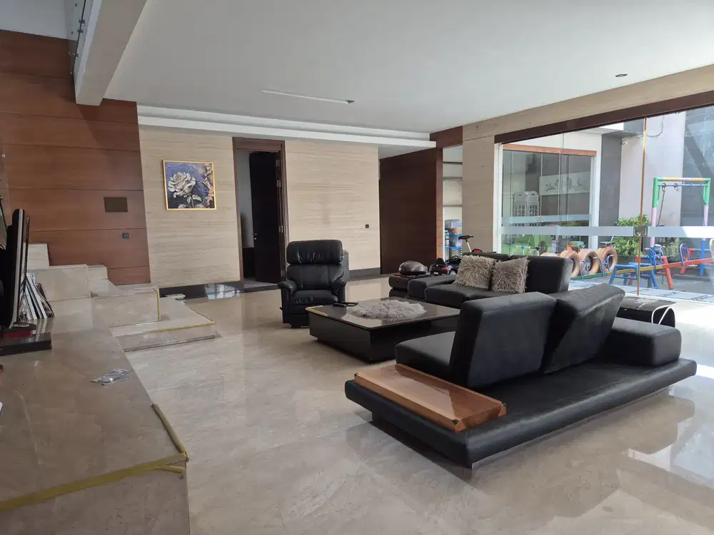 Disewakan Rumah Mewah di Mainroad Cluster Elite Singgasana, Bandung