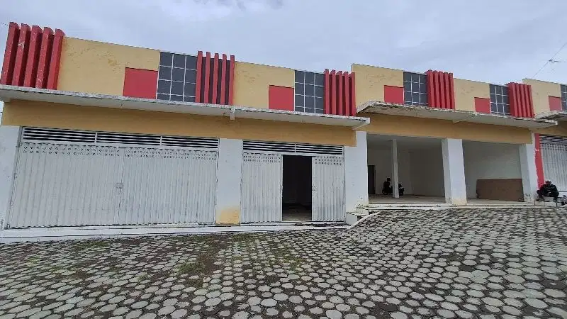 Di sewakan 2 ruko halaman lebar bisa tampung 6 mobil