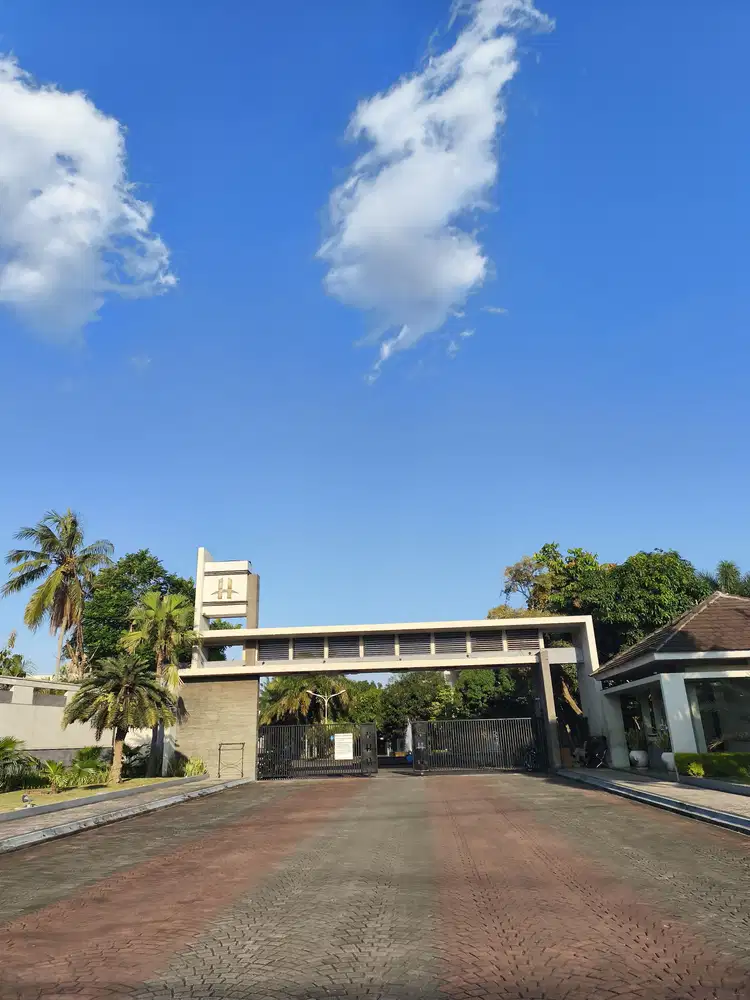 Rumah Mewah Di Jogja Utara, Dalam Perumahan Bale Hinggil