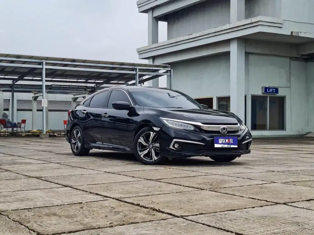 Good Condition !!! Honda Civic 1.5 ES Turbo AT 2019 Hitam KM 32RB