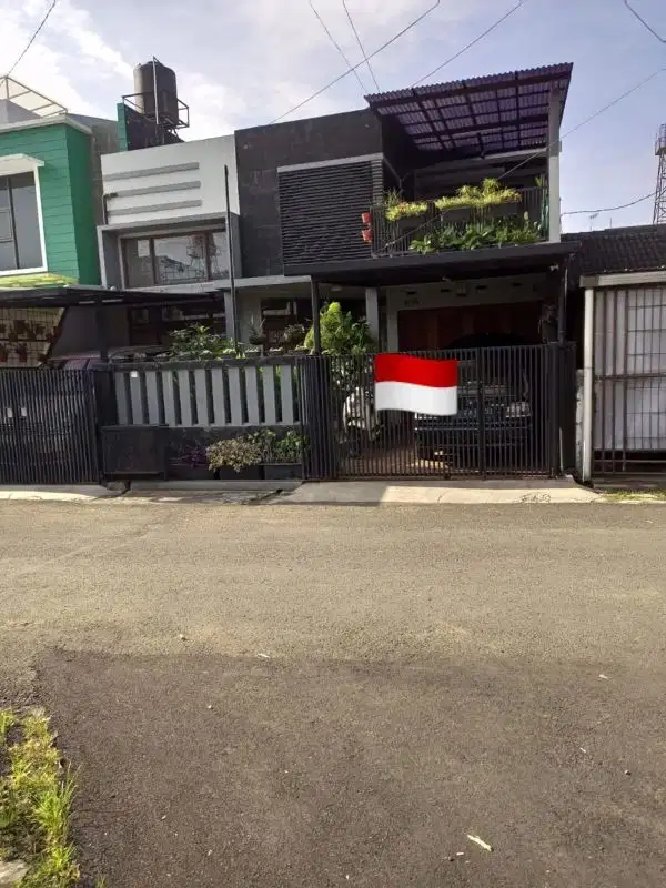Jual. Rumah 2 Lantai Minimalis komplek cikutra baru Bandung