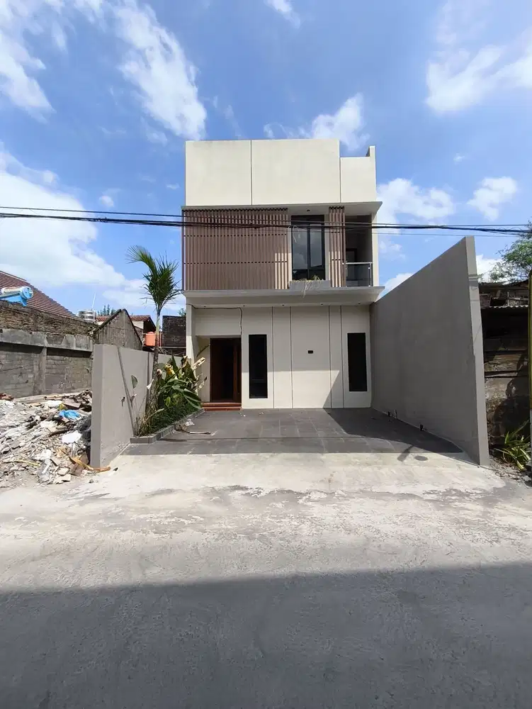 Rumah 2 Lantai Dekat Stadion Maguwoharjo, SHM Dan PBG Ready, Bisa KPR