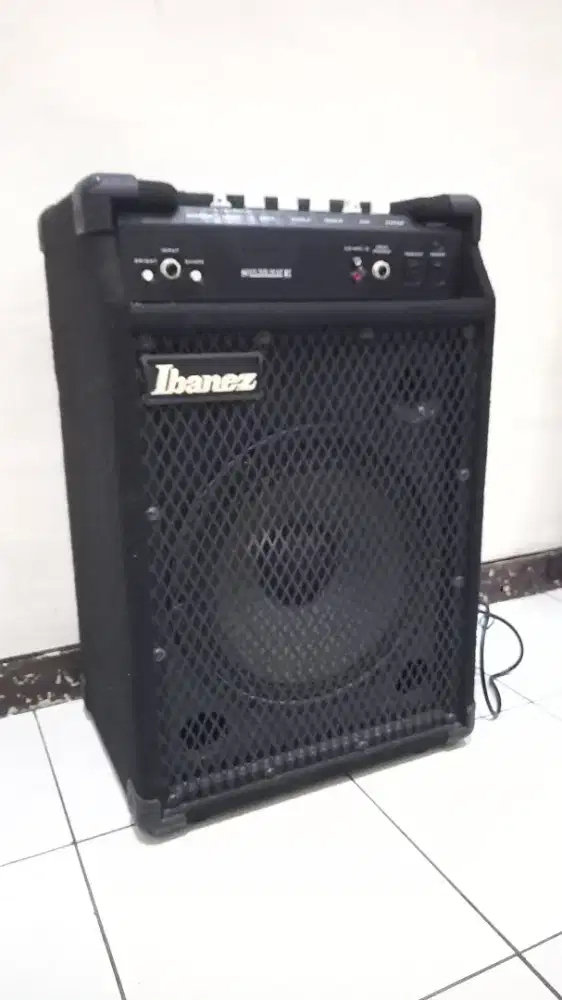 Amplifier bass ibanez soundwave swx65