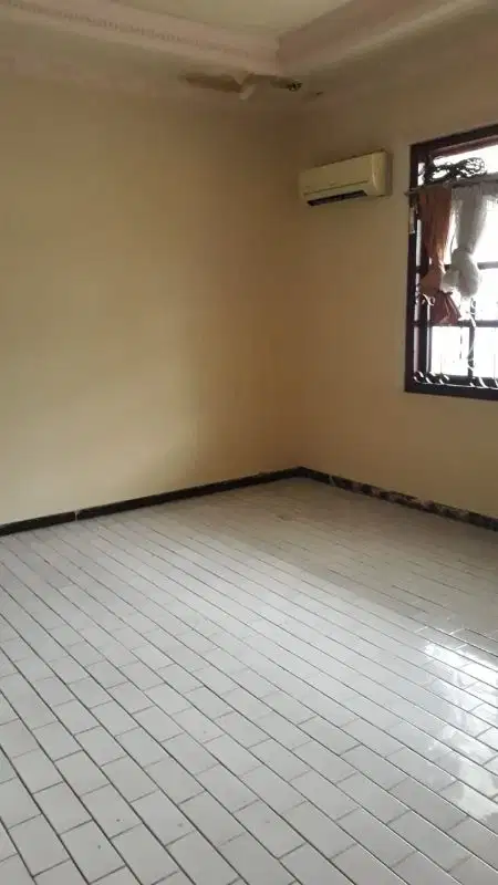 Jarang Ada Rumah Strategis Raya Bubutan sebelah Pom Bensin BCA