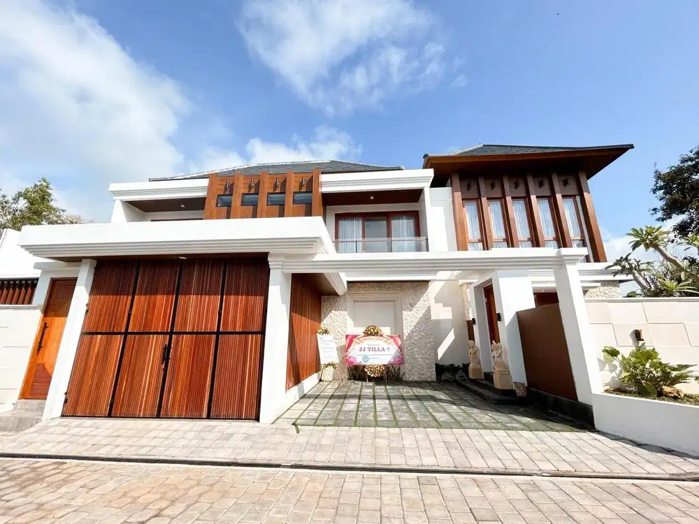 Villa Mewah 3 Lantai Full Furnished di Nusa Dua Bali