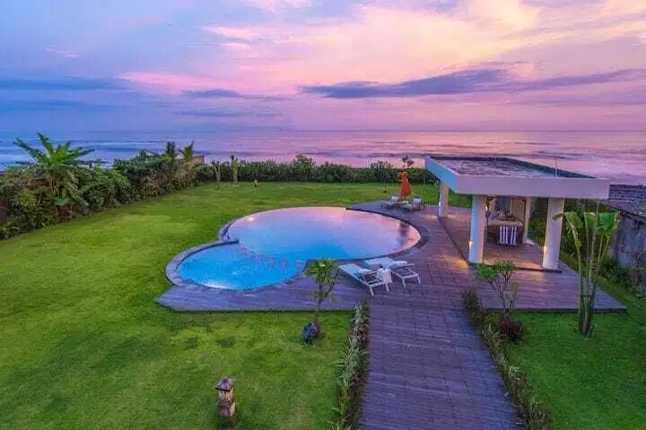 Villa Mewah Tepi Pantai Ketewel Luas dan Strategis