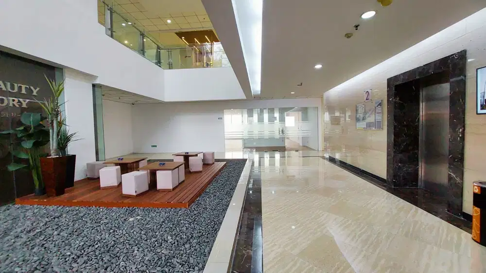 Sisa 1. Sewa Kantor Semi Furnis 11 Juta-An SPAZIO Surabaya Barat[114m]