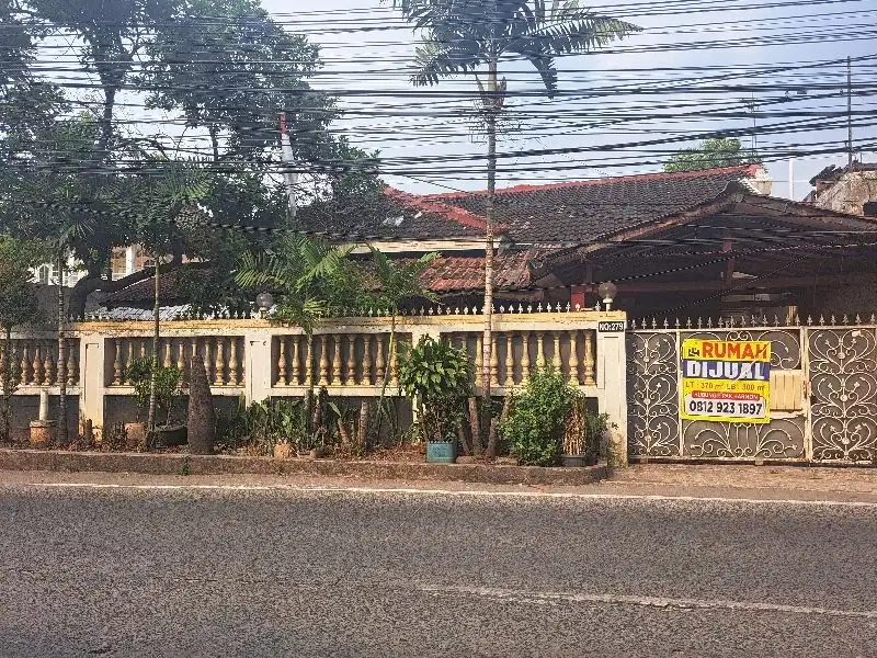 Rumah di pinggir jalan Raya , toll jatiwarna