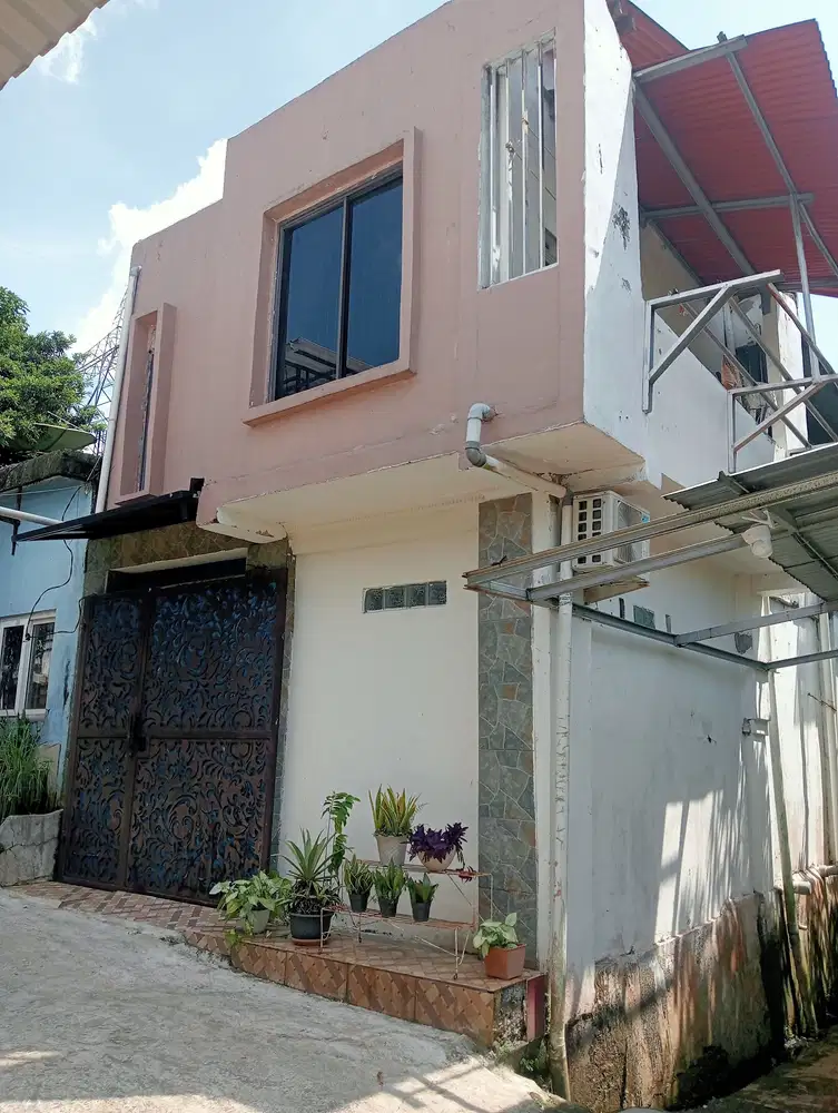 Rumah 2 lantai dengan pemandangan hijau di Cimanggis Bojong gede