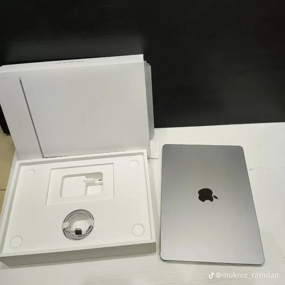 Cicilan mackbook air m4 cuma pakai KTP