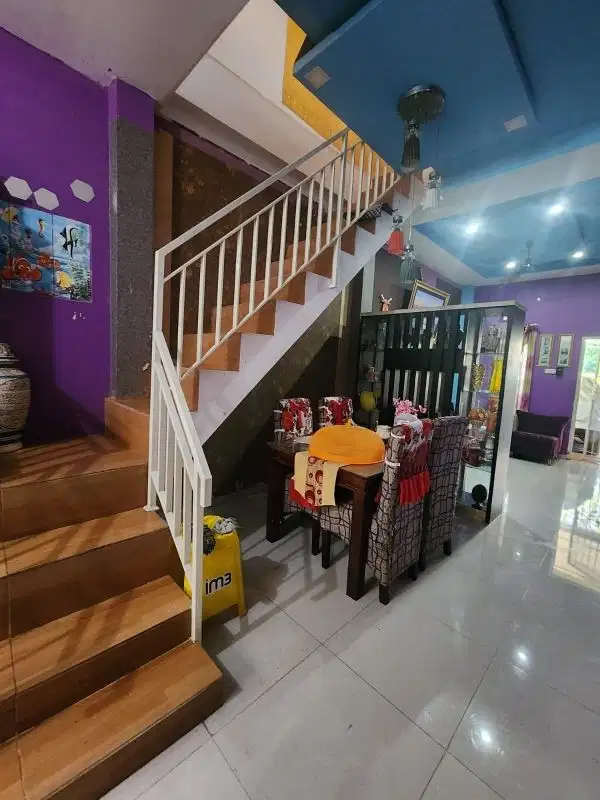 Rumah 2 lt dekat stasiun  di Taman Royal Tangerang