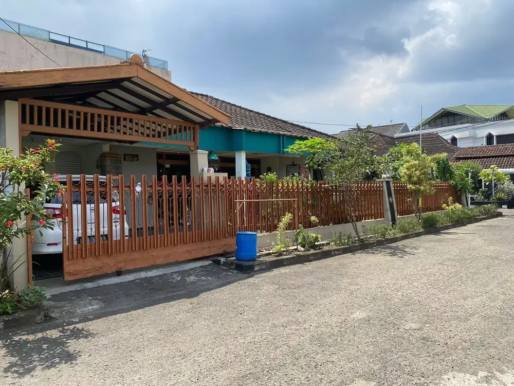 Dijual rumah lama terawat parakan asri area batununggal