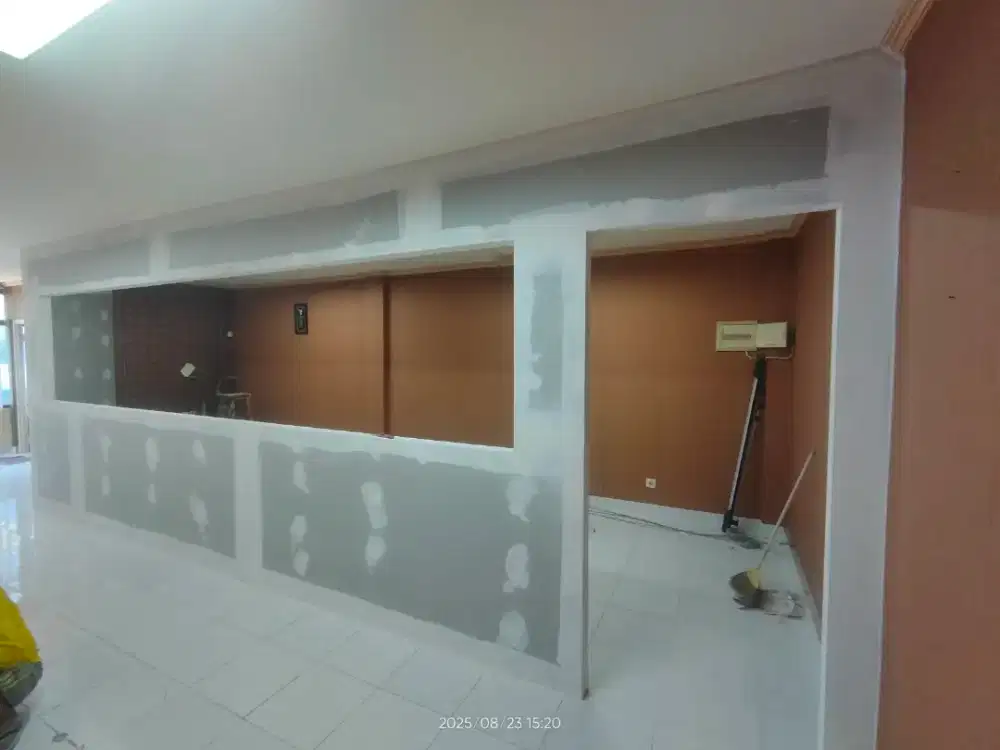 Dekorasi gypsum penyekat ruangan partisi kantor
