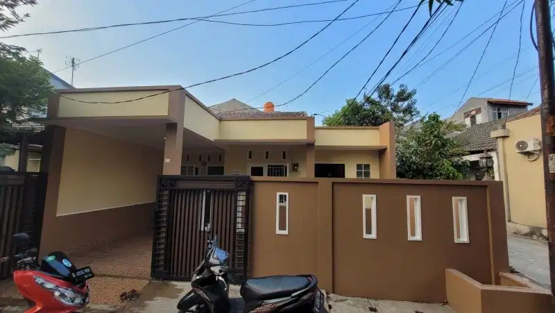 Rumah di cluster alamanda karang satria