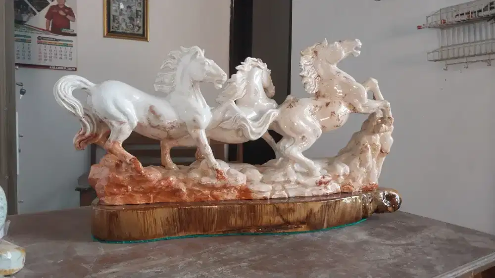 Kuda dari batu alam