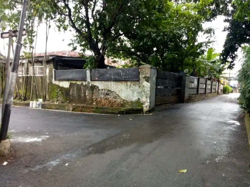 Dijual Rumah Daerah Kemang 1B Strategis Nyaman