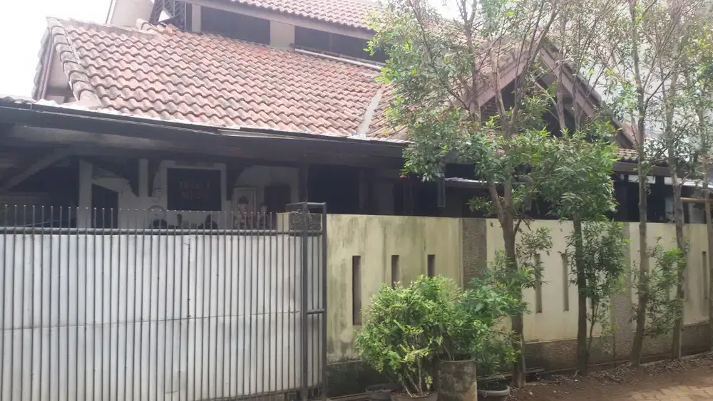 Rumah di daerah Cipadu (sangat strategis dekat Bintaro, bebas banjir)