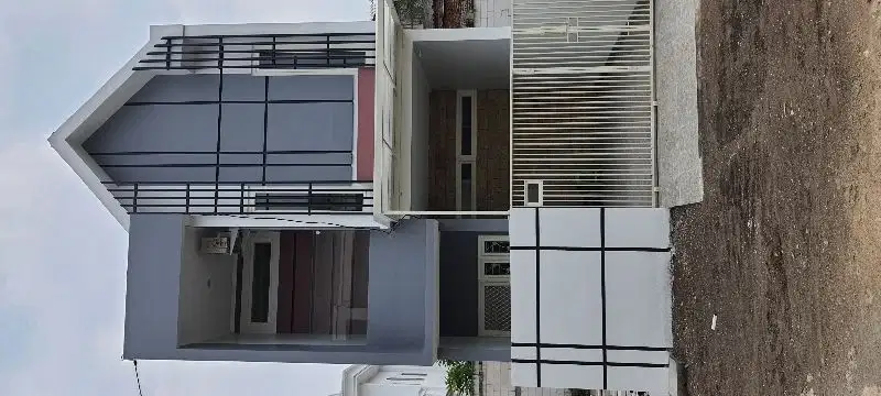 Rumah 2 Lantai di Surabaya Selatan