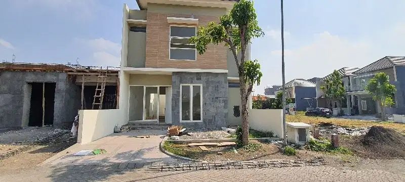 Minimalis 2 Lantai di Surabaya Selatan