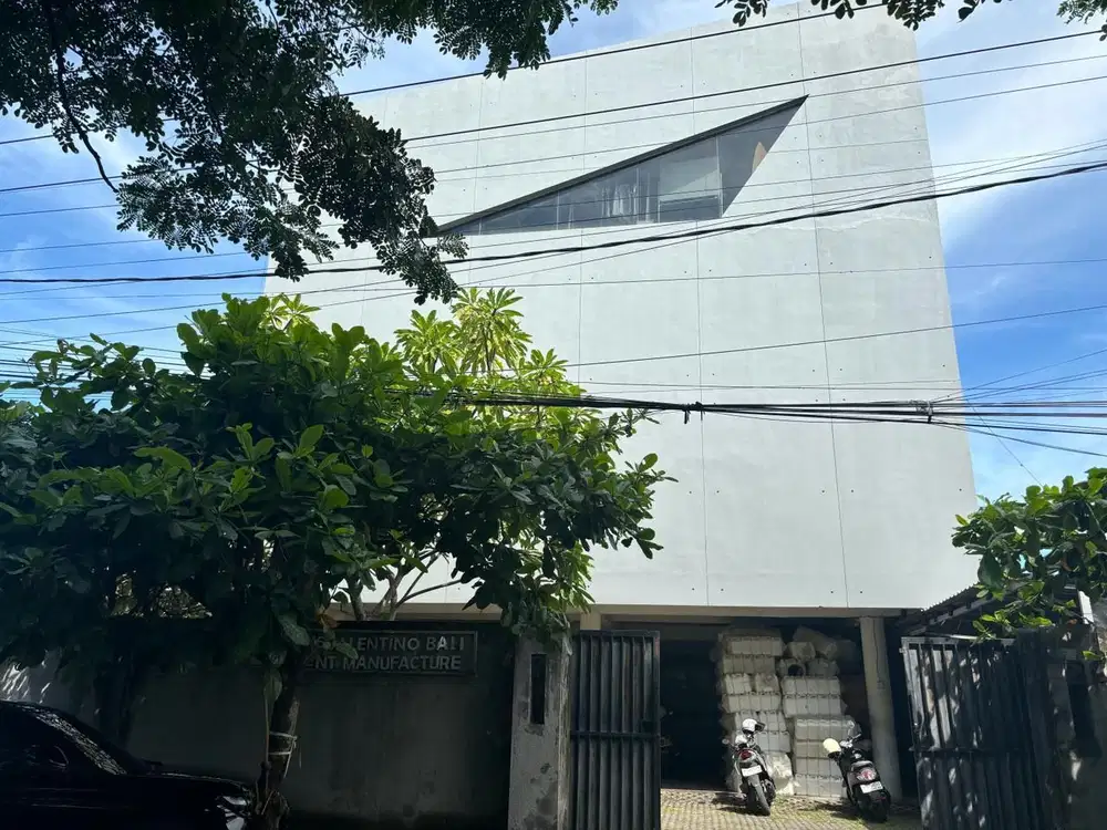 Gedung 4 Lantai Siap Pakai di Pura Demak Denpasar