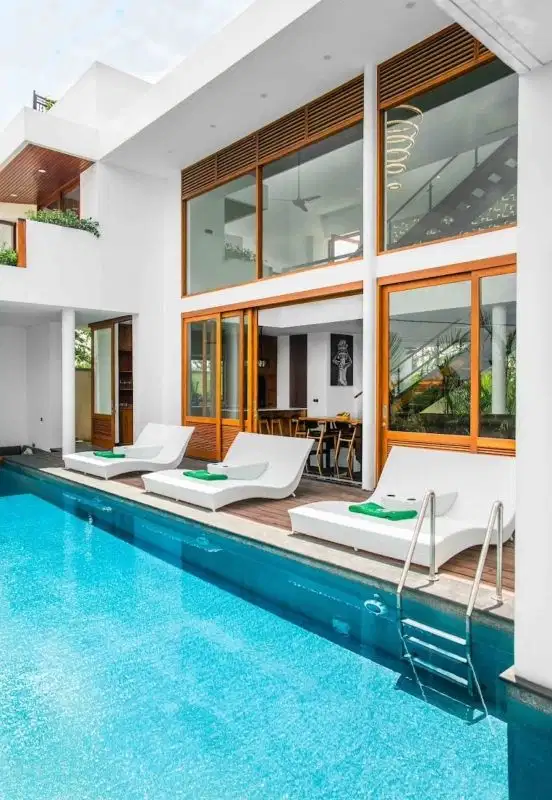 Luxury villa 5 BR modern di Canggu, lokasi strategis