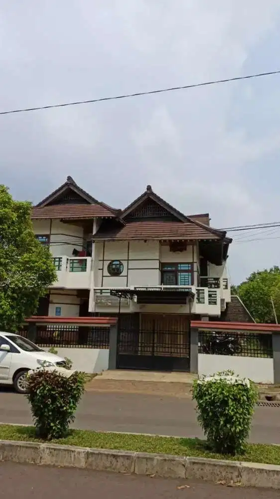 DiJual cepat rumah 2 lantai diKarawang Barat