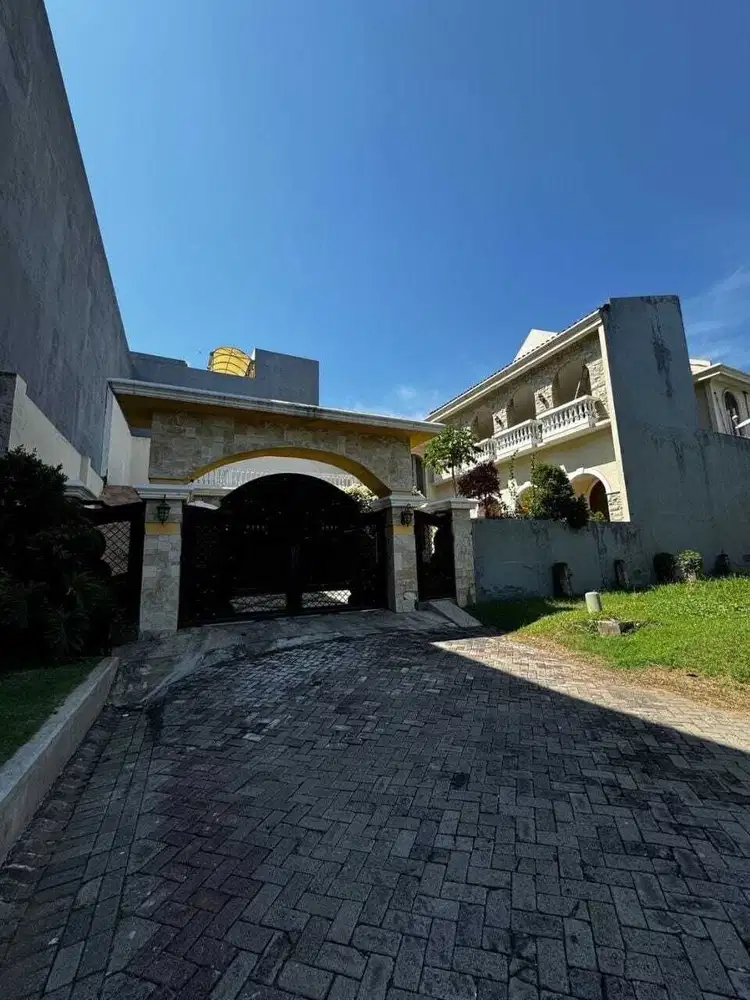 JUAL RUMAH HITUNG TANAH DI PAKUWON CITY SURABAYA  (Tjin2Area)