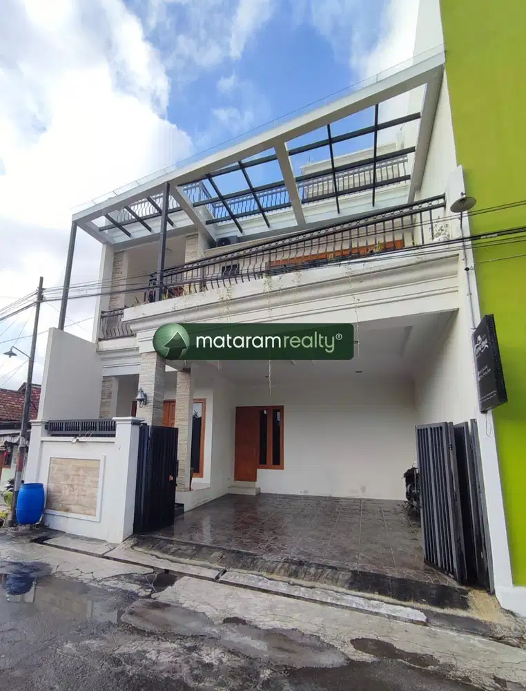 Rumah Furnished dengan Kolam Renang dekat Jalan Kaliurang Km8 - 065507