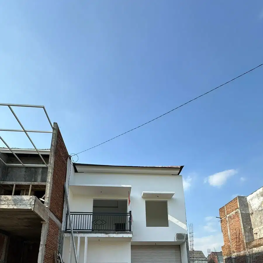 RUMAH 2 LANTAI di SUKUN KOTA MALANG SIAP HUNI