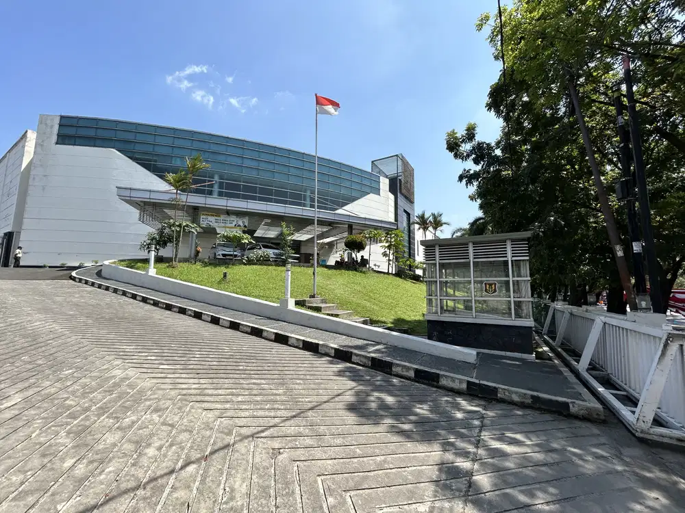 DIJUAL GEDUNG KANTOR DAN GUDANG DAERAH RINGROAD