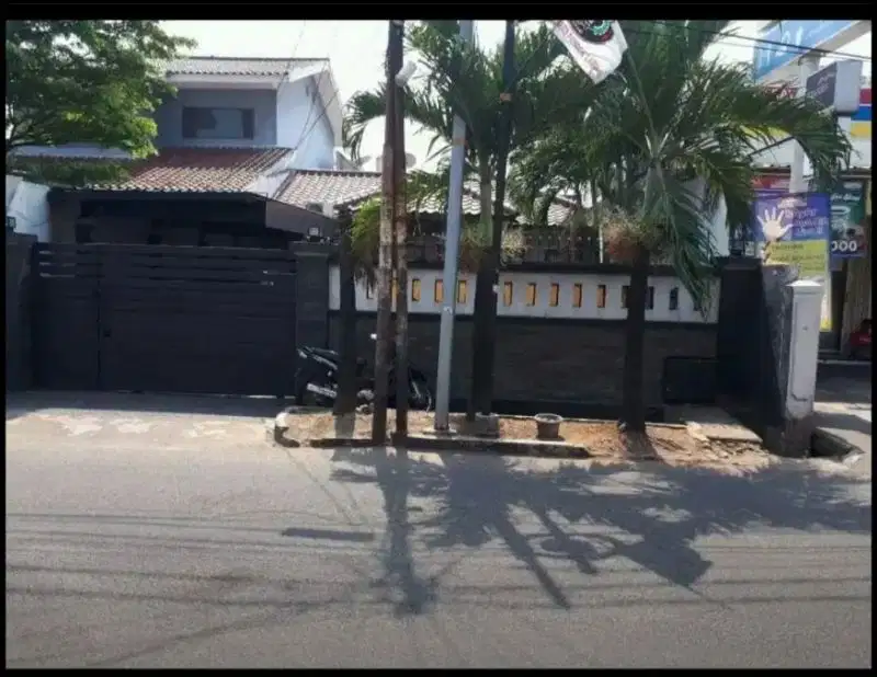 RUMAH SIAP HUNI DI JL PINANG RAYA PONDOK LABU CILANDAK  JAKSEL⁸