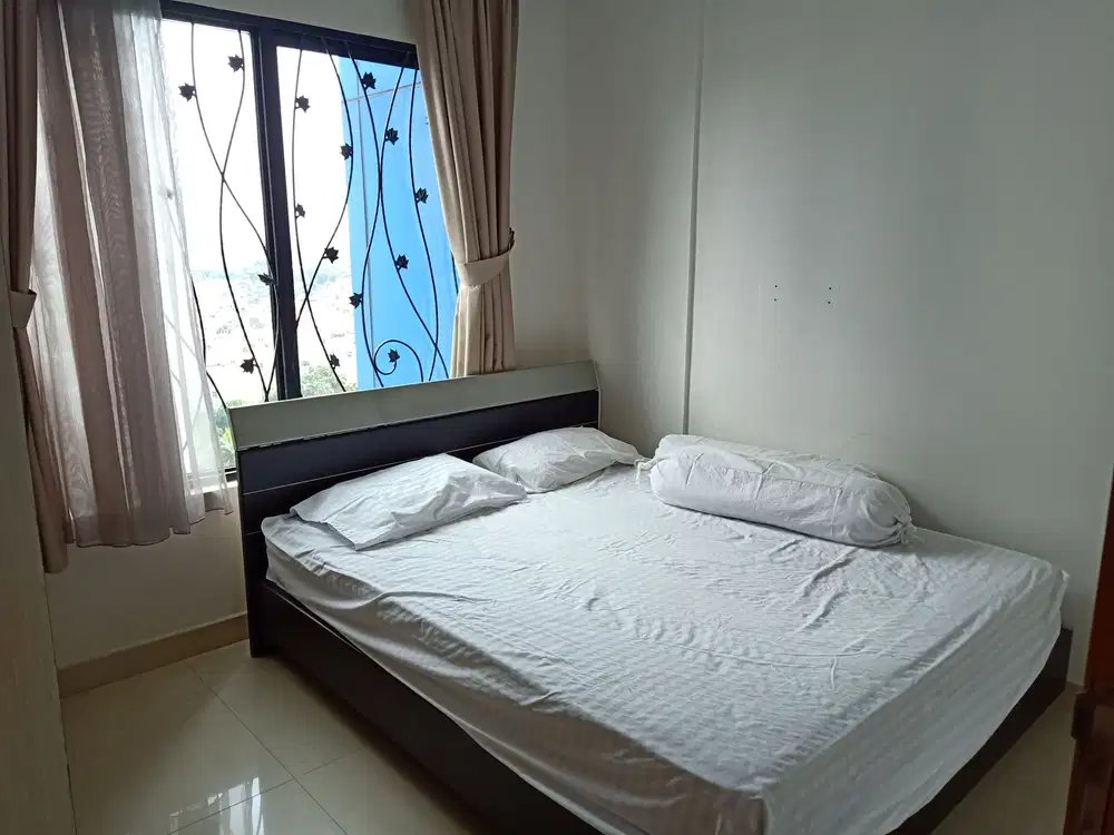 Spesialis apartement Hamptons park unit luas 56 m2 good unit