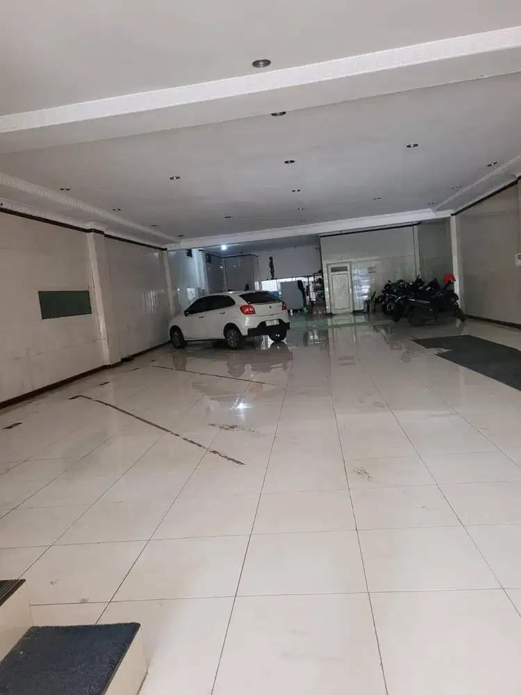 Disewakan Ruko 3 Lantai di Kedungdoro Cocok untuk Bank, Kantor, Klinik