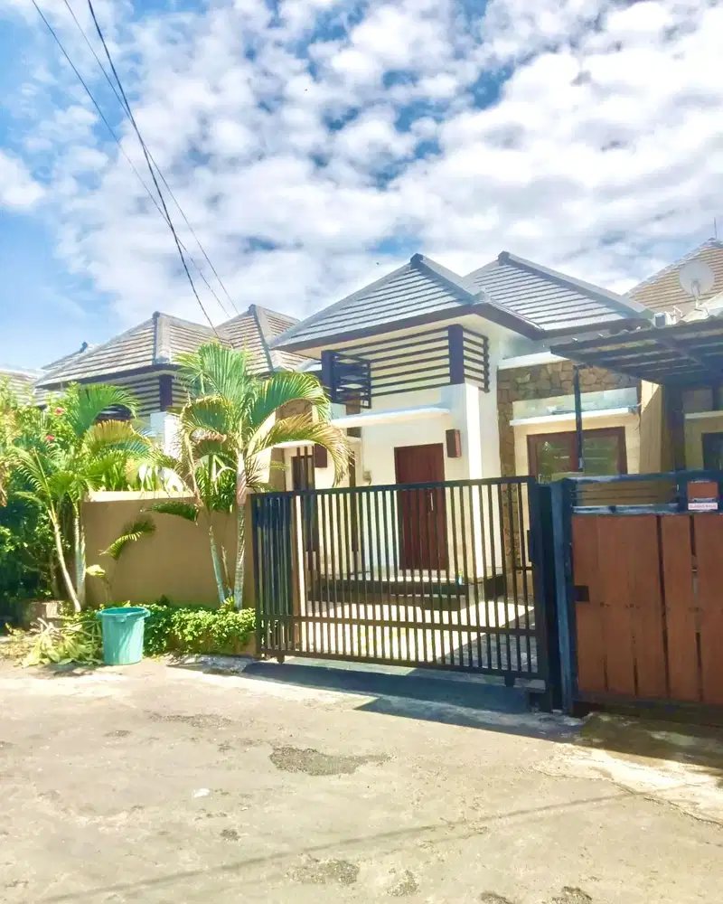 Rumah Komplek Elite One Gate Sistem di Royal Garden