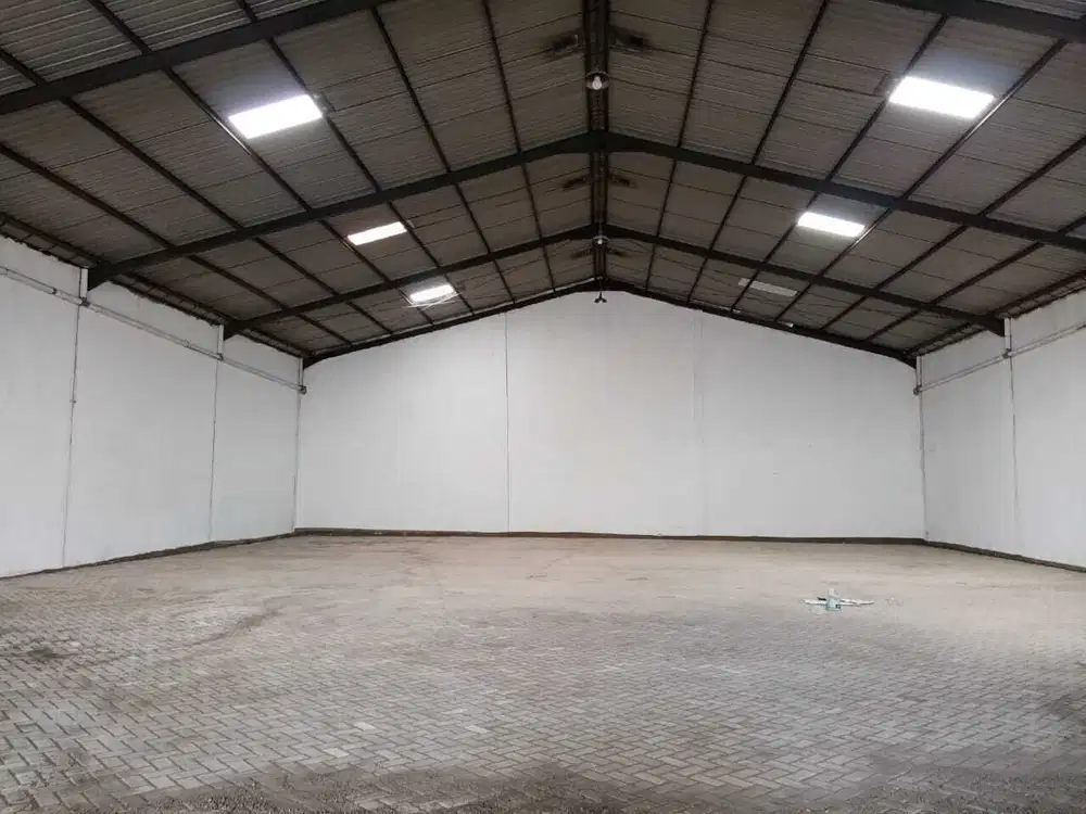 DISEWAKAN GUDANG Baru Renov Pergudangan Margomulyo SURI MULIA