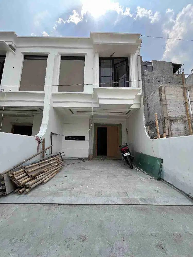 Rumah 2 lantai di jalan Kartini dekat stasiun Depok lama