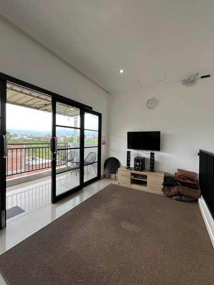 Rumah vila siap huni kota batu dekat alun alun