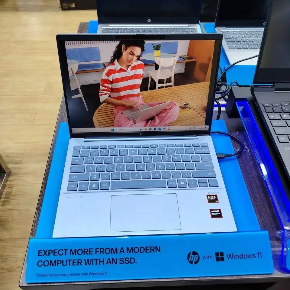 HP Aero Laptop 13-bg0222AU Ryzen 5-8640U with Radeon/16GB LPDDR5X/512G