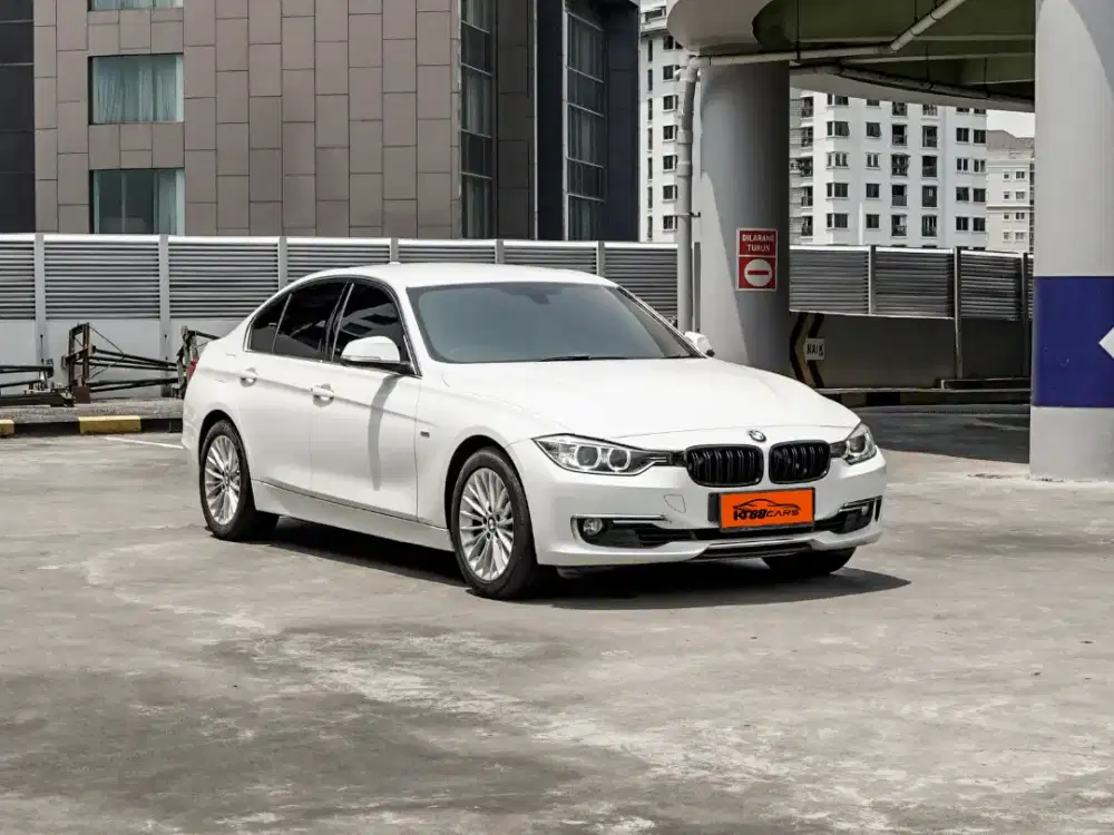 BMW 320i Luxury (F30) low km