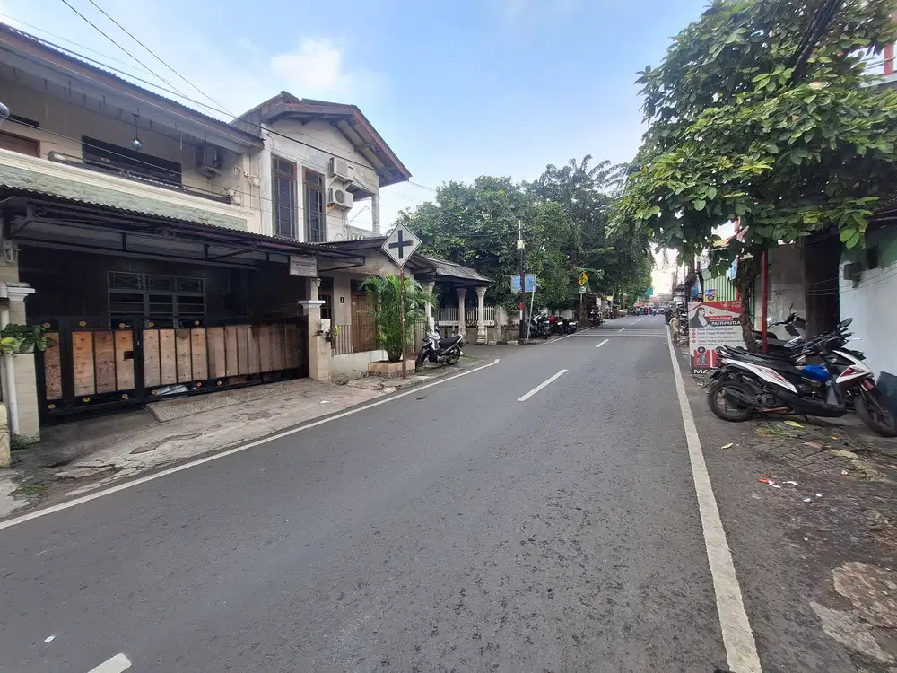 Rumah usaha di Matraman Akses Ramai 24 jam