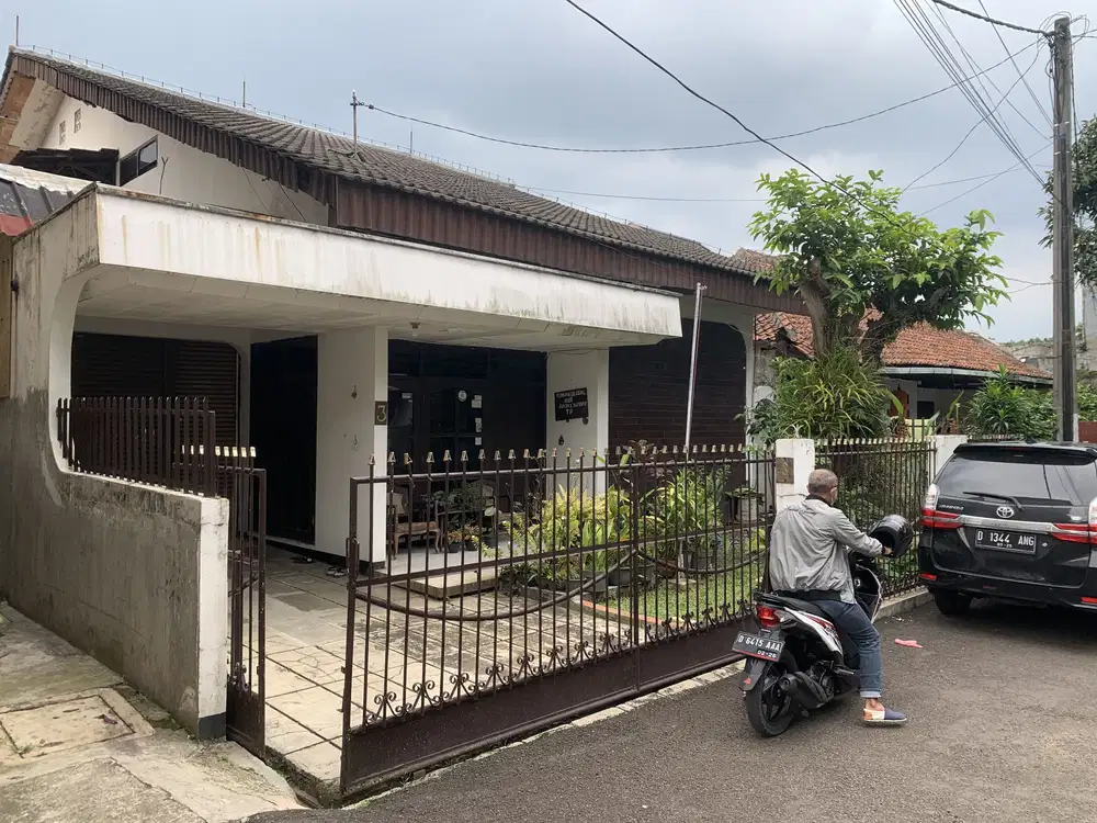 Dijual Rumah di komplek bekamin sebrang kampus widyatama
