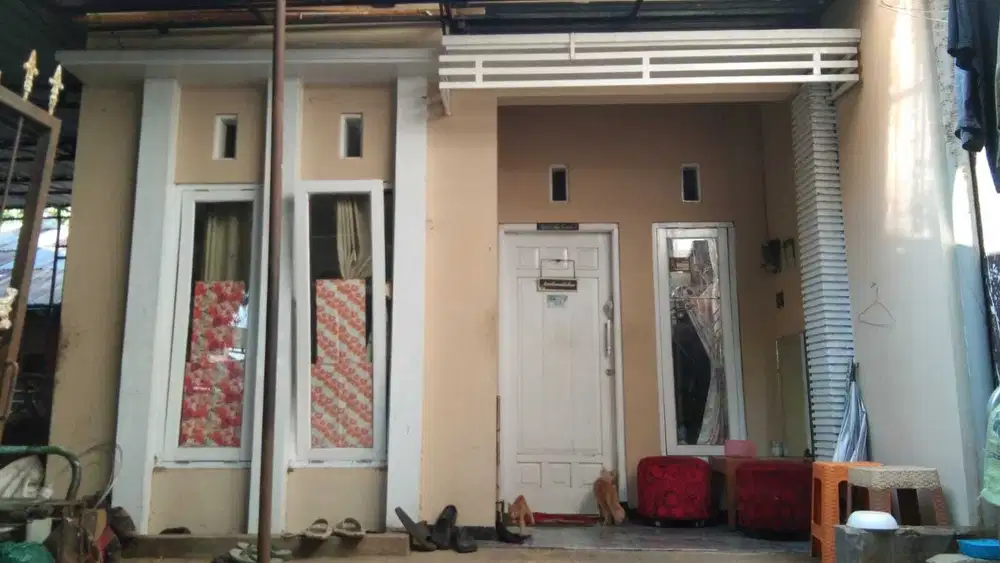 Rumah dg halaman luas di jalan raya noto sumarsono