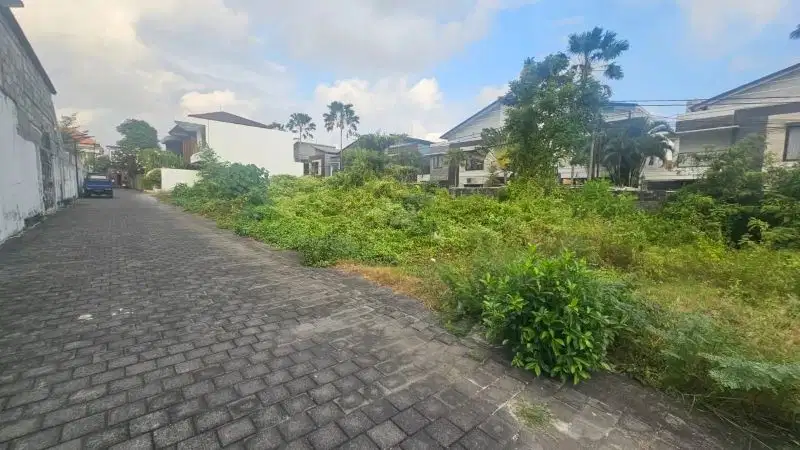 Tanah kawasan villa mewah di jalan pantai Berawa, Canggu