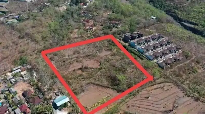 Tanah full view laut di Uluwatu, zona Pariwisata