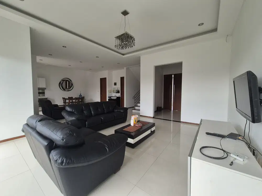 For Sale Rumah Dengan Luas Tanah Besar Di Kawasan Elite Setra Duta Bdg