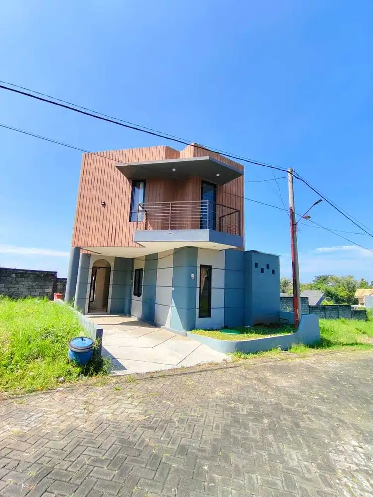 VILLA 3 LANTAI + KOLAM RENANG KOTA BATU DEKAT BNS DAN JTP