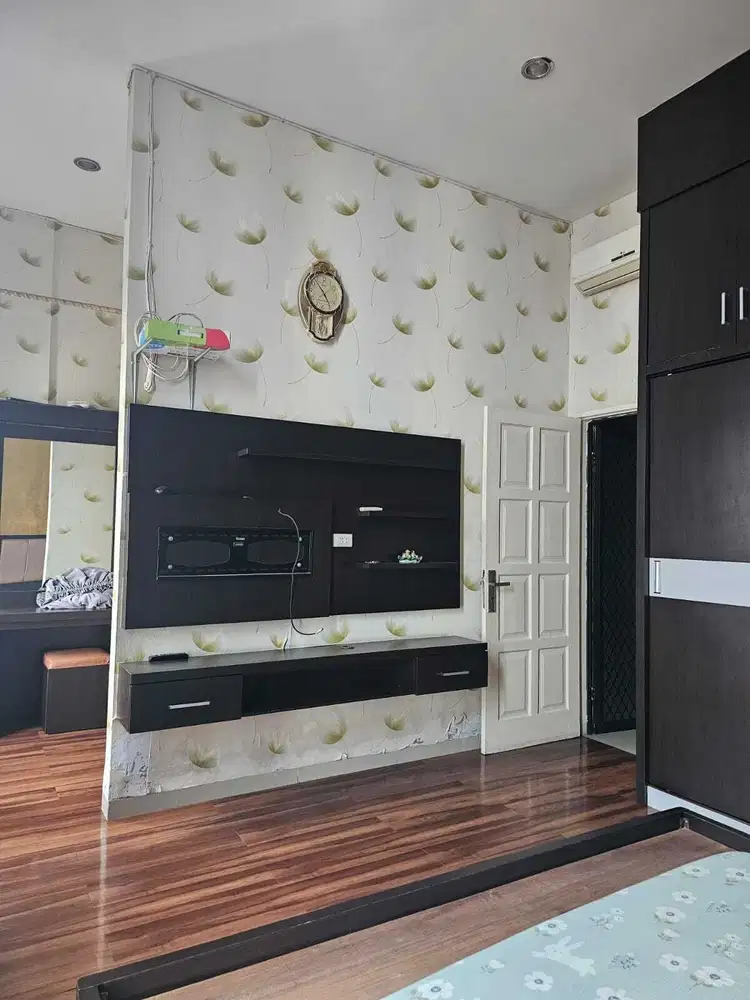 Dijual Cepat Rumah 2.5 Lantai di Komplek Grand Emporium Medan