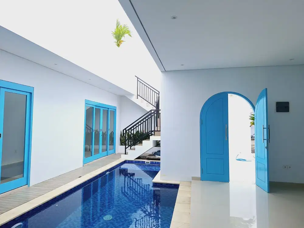 Brand New Villa SANTORINI STYLE Dekat Pantai Melasti Ungasan