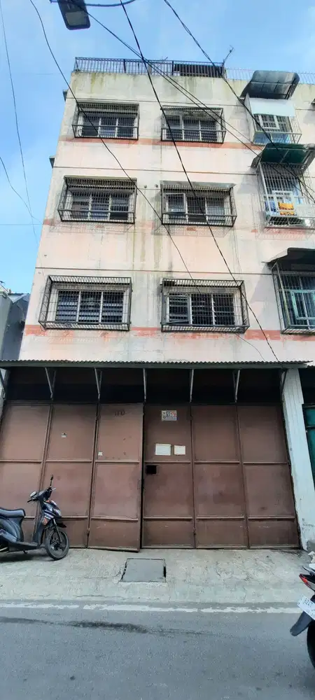 Ruko 4 lantai area perdagangan dan pasar petojo